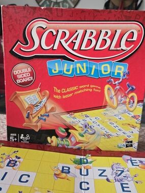2012 Hasbro Scrabble Junior Board Game 100% COMPLETE